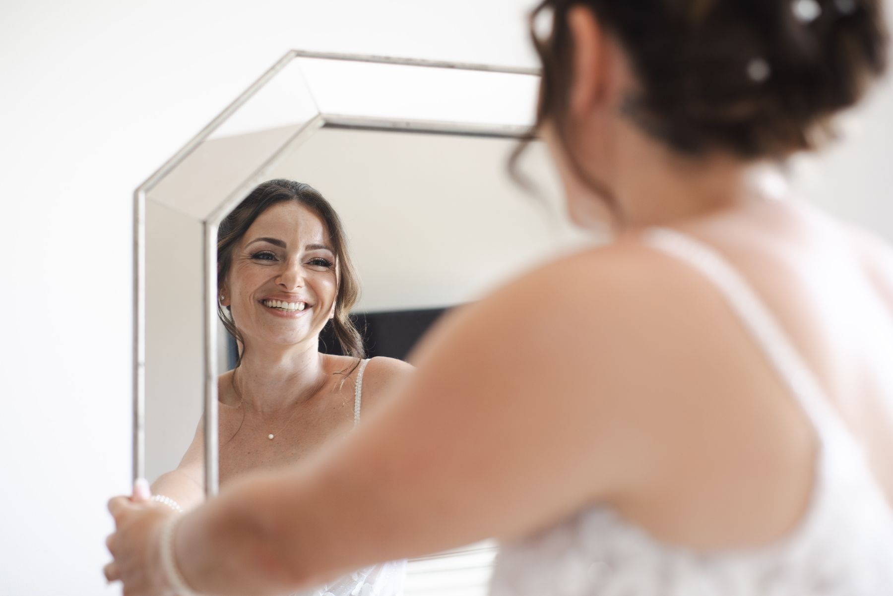 La mariée devant le miroir